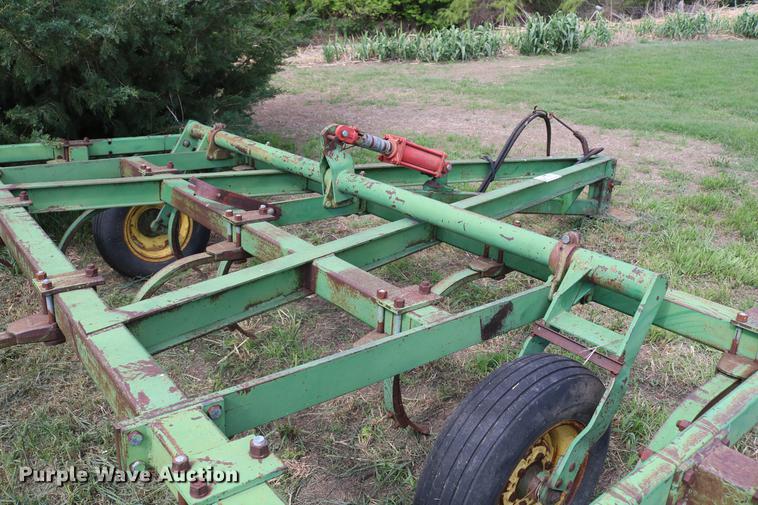 image for item DD8804 John Deere EO100 chisel