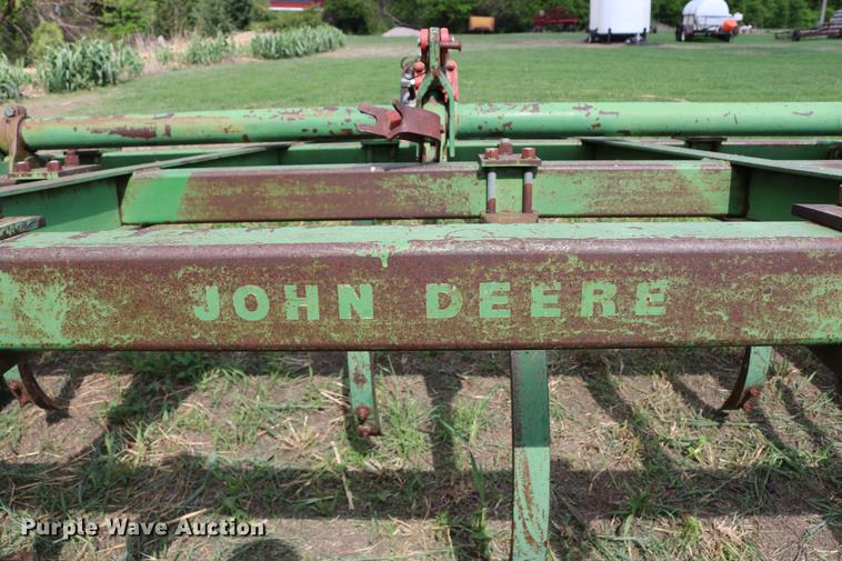 image for item DD8804 John Deere EO100 chisel