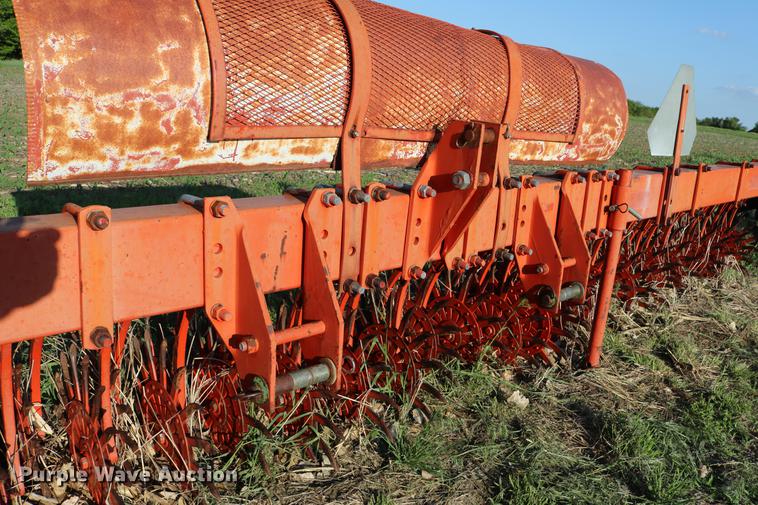 image for item DD8809 Yetter 3421 rotary hoe