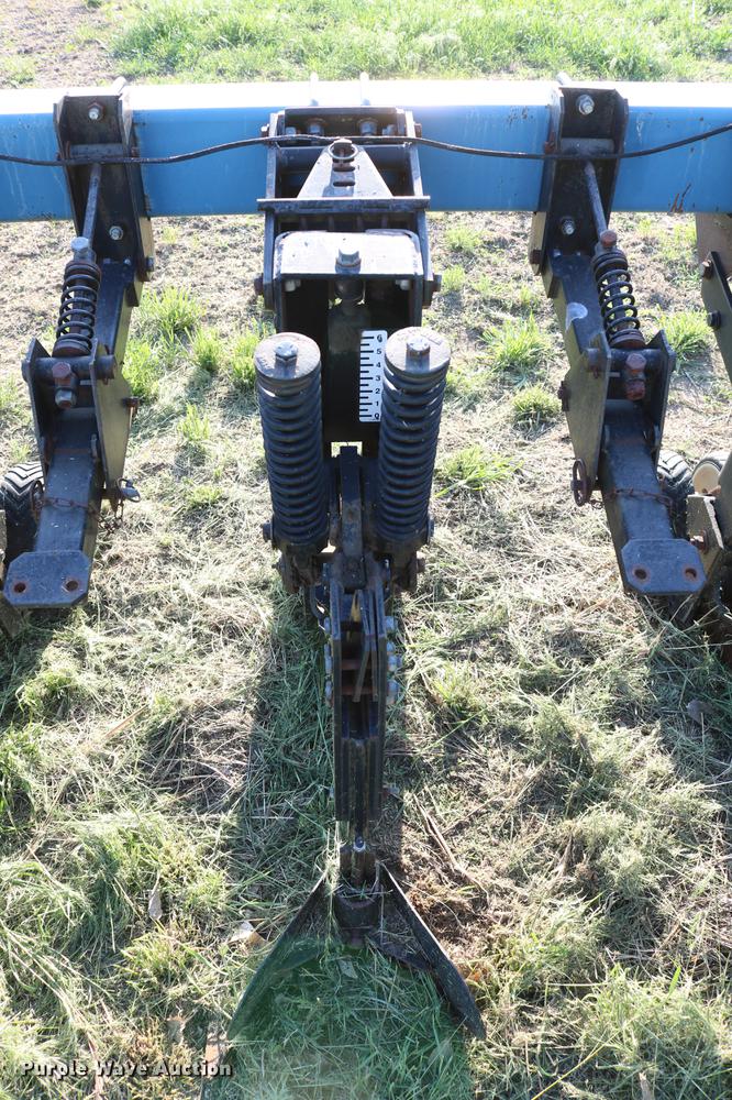 image for item DD8810 Kinze 1500 row crop cultivator