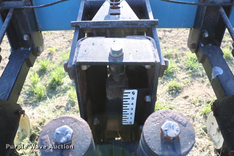image for item DD8810 Kinze 1500 row crop cultivator