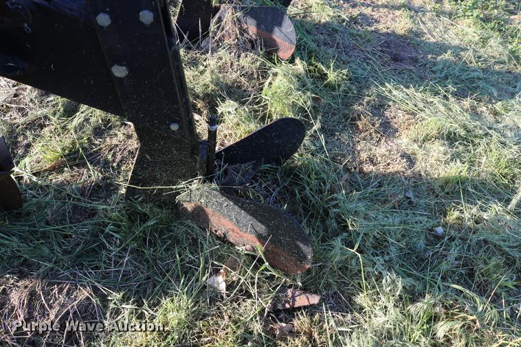 image for item DD8810 Kinze 1500 row crop cultivator