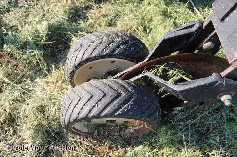 image for item DD8810 Kinze 1500 row crop cultivator