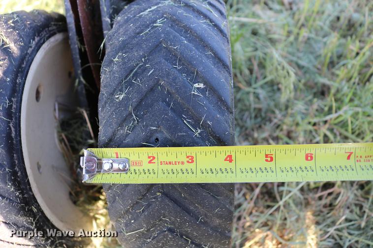 image for item DD8810 Kinze 1500 row crop cultivator