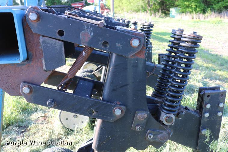 image for item DD8810 Kinze 1500 row crop cultivator