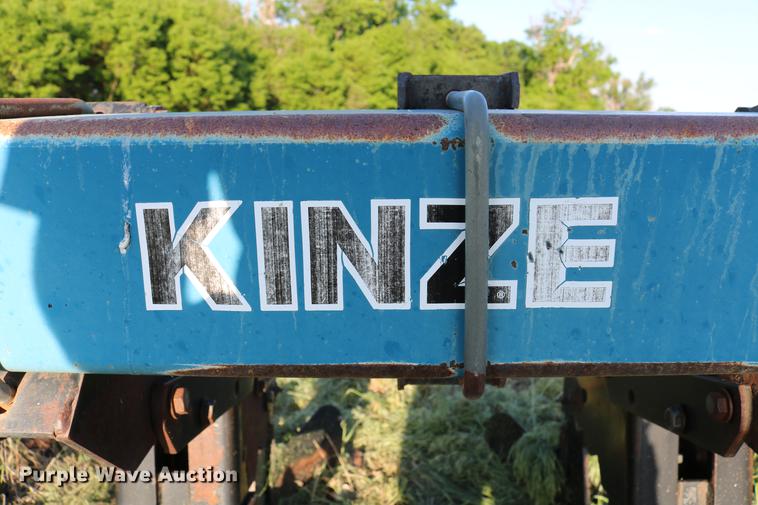image for item DD8810 Kinze 1500 row crop cultivator