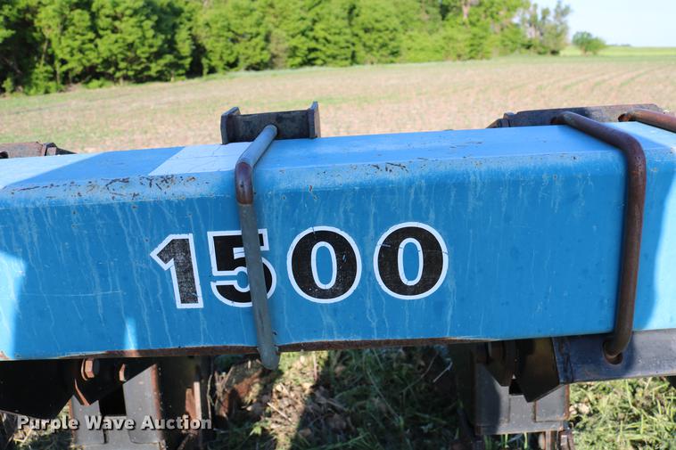 image for item DD8810 Kinze 1500 row crop cultivator