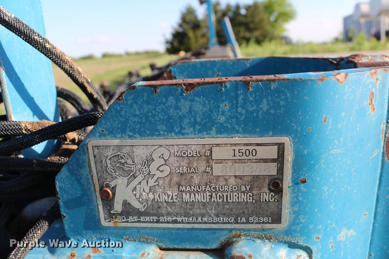 image for item DD8810 Kinze 1500 row crop cultivator