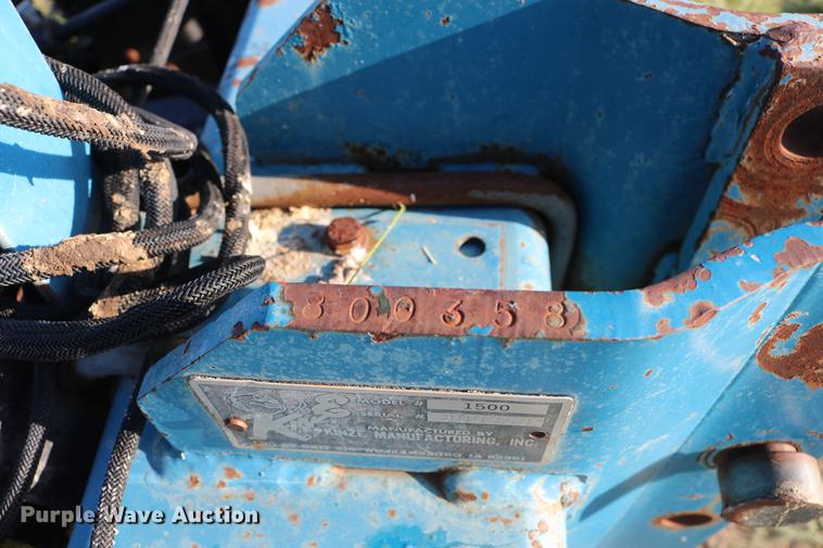 image for item DD8810 Kinze 1500 row crop cultivator