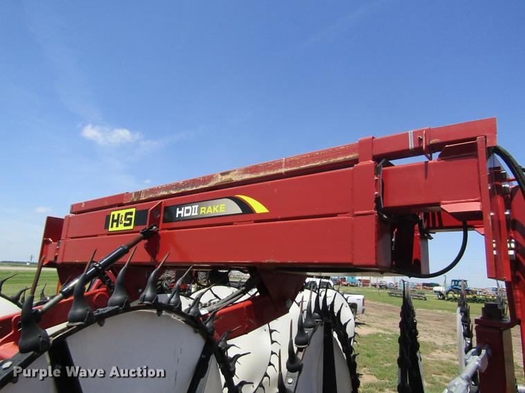 image for item DD8817 2012 H&S HDII hay rake