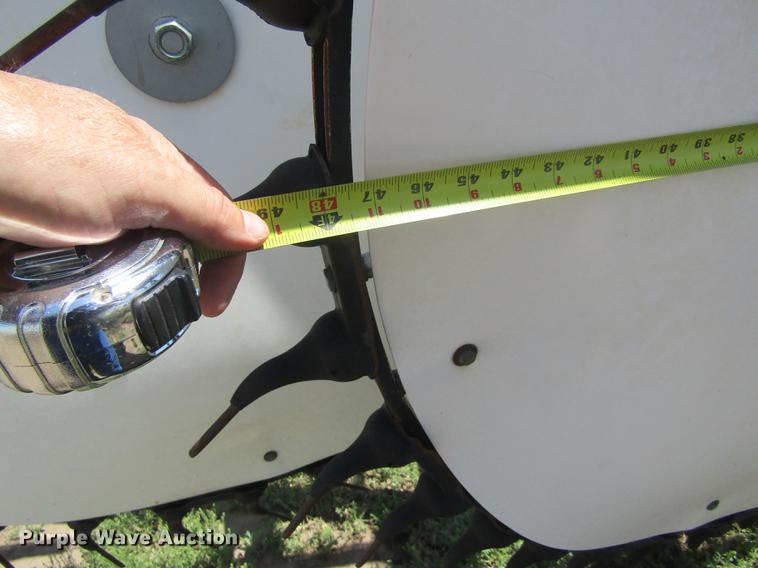 image for item DD8817 2012 H&S HDII hay rake