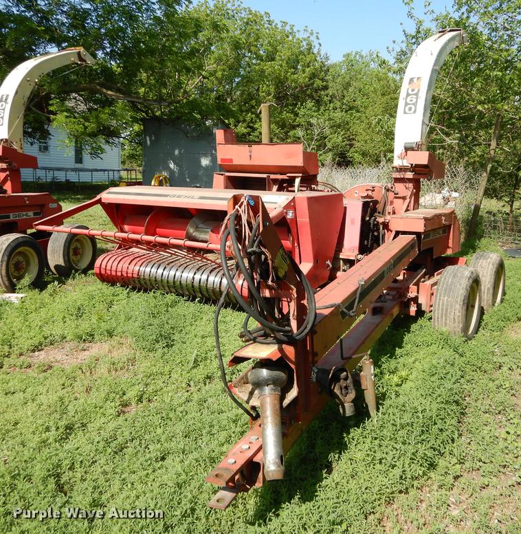 image for item DE1737 Gehl CB1060 forage harvester
