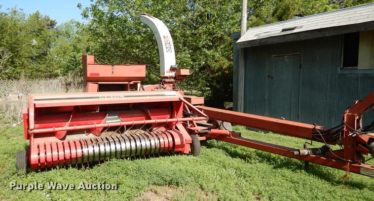 image for item DE1737 Gehl CB1060 forage harvester