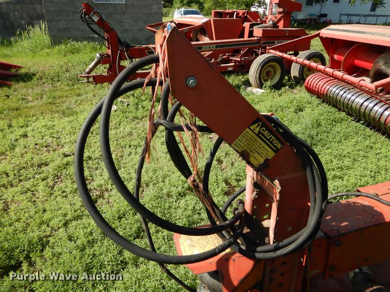 image for item DE1737 Gehl CB1060 forage harvester