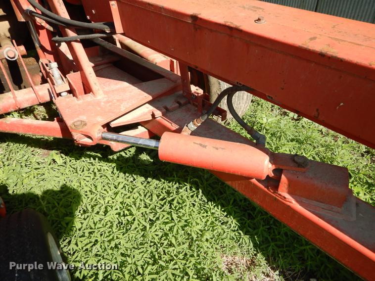 image for item DE1737 Gehl CB1060 forage harvester