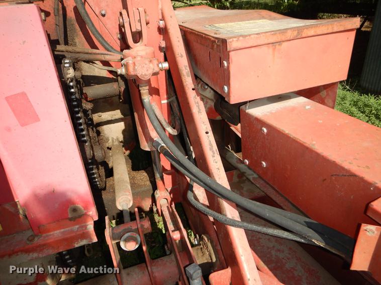 image for item DE1737 Gehl CB1060 forage harvester