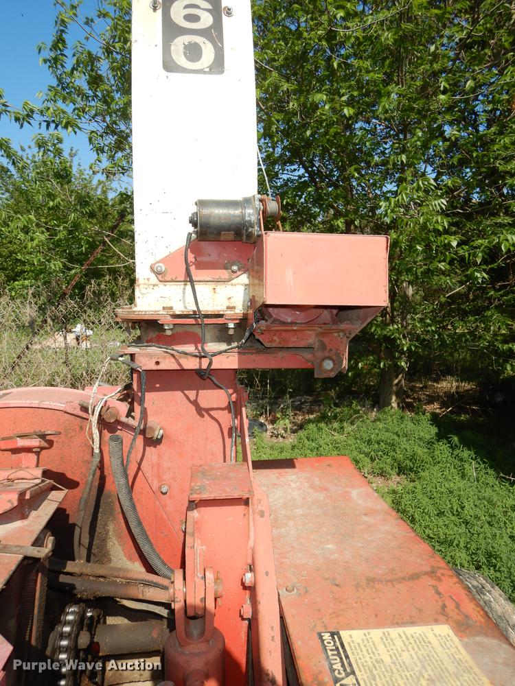 image for item DE1737 Gehl CB1060 forage harvester