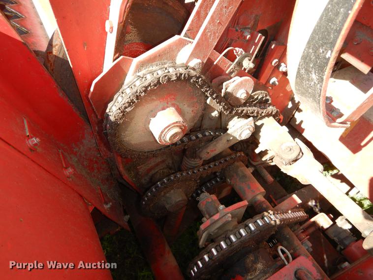 image for item DE1737 Gehl CB1060 forage harvester