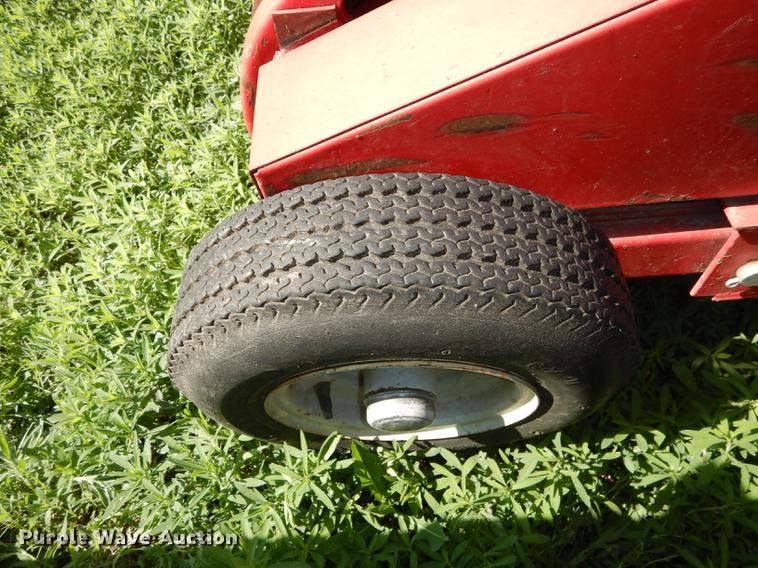 image for item DE1737 Gehl CB1060 forage harvester