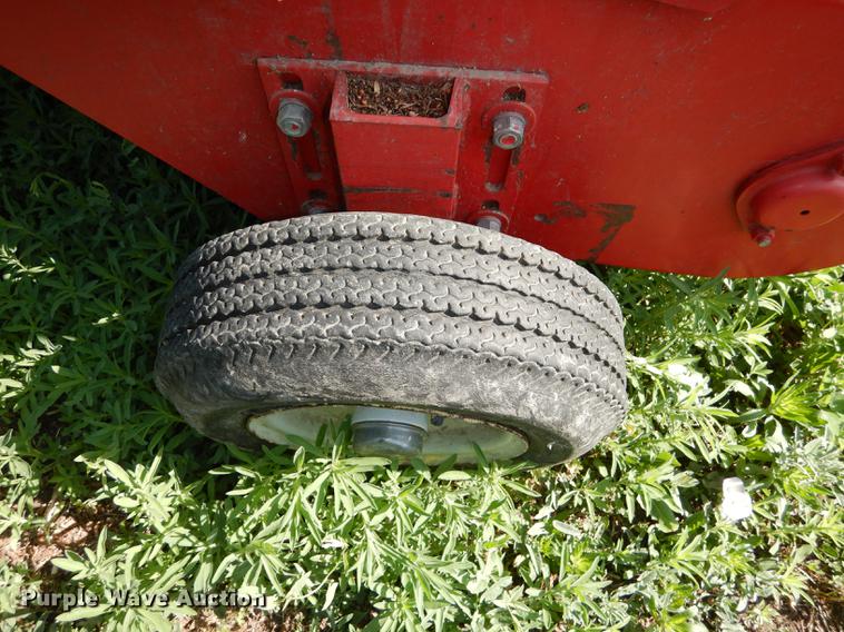 image for item DE1737 Gehl CB1060 forage harvester