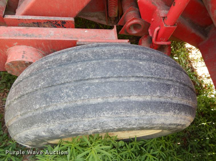 image for item DE1737 Gehl CB1060 forage harvester