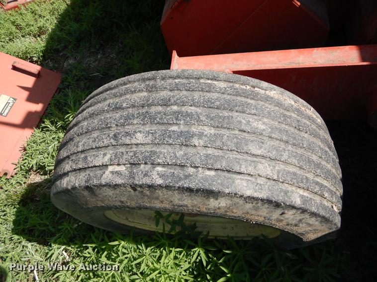 image for item DE1737 Gehl CB1060 forage harvester