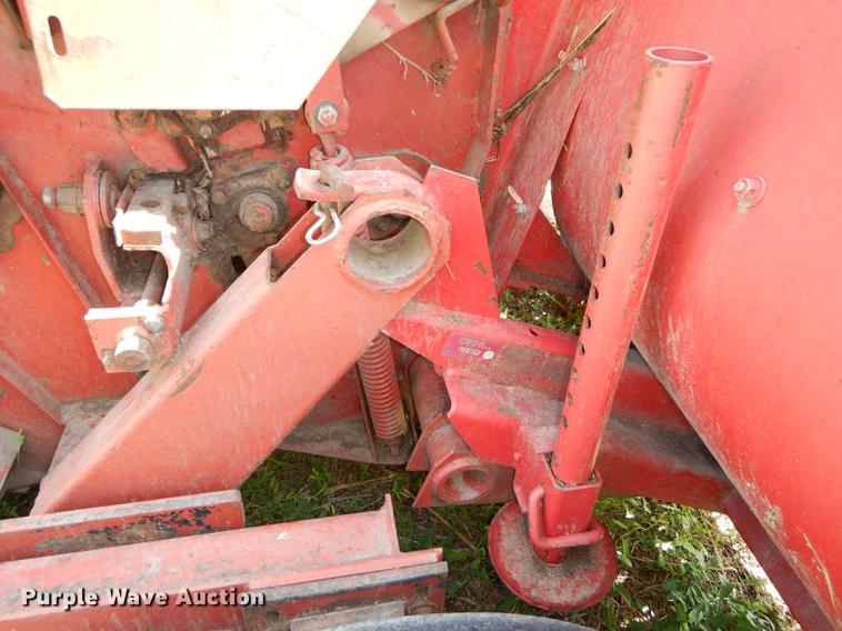 image for item DE1737 Gehl CB1060 forage harvester