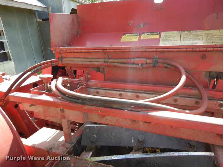 image for item DE1737 Gehl CB1060 forage harvester