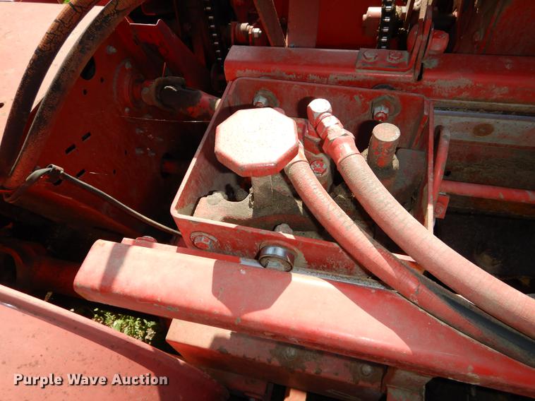 image for item DE1737 Gehl CB1060 forage harvester