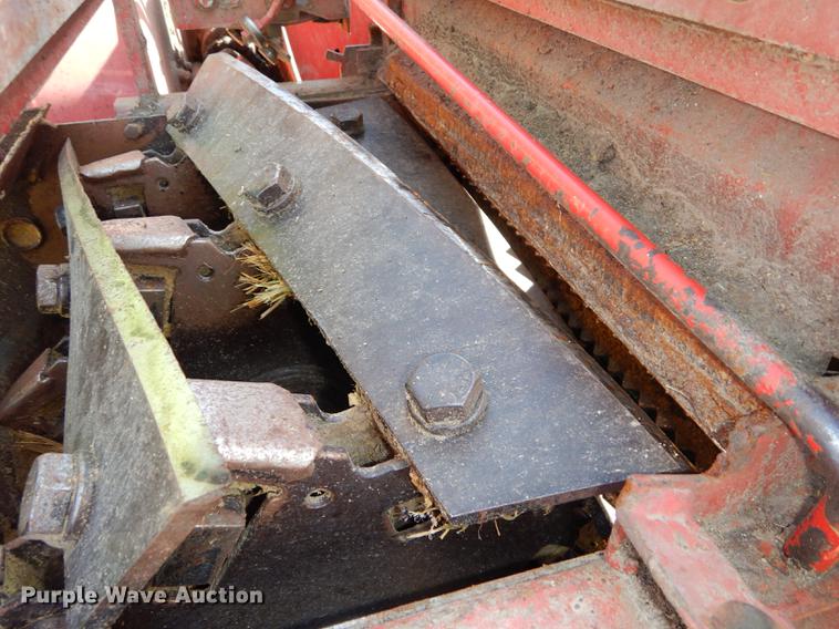 image for item DE1737 Gehl CB1060 forage harvester