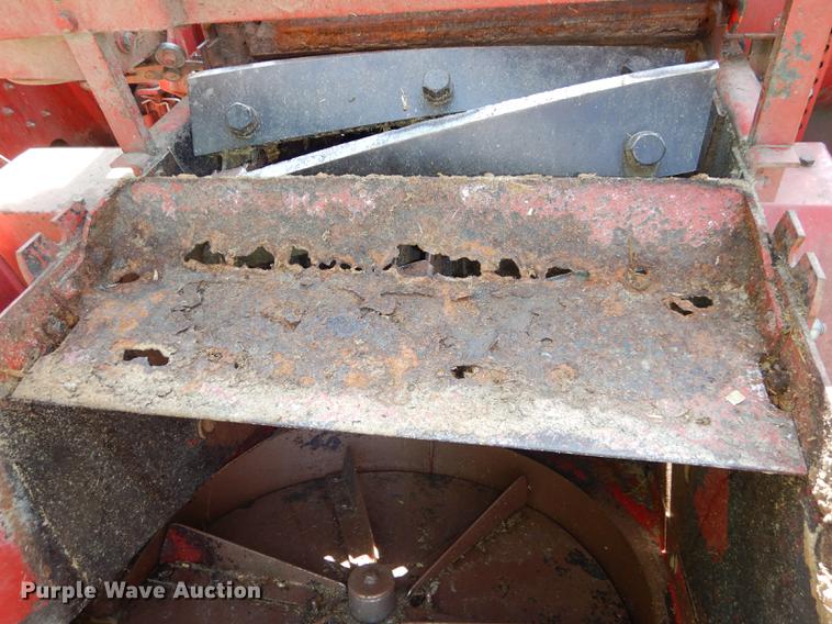 image for item DE1737 Gehl CB1060 forage harvester