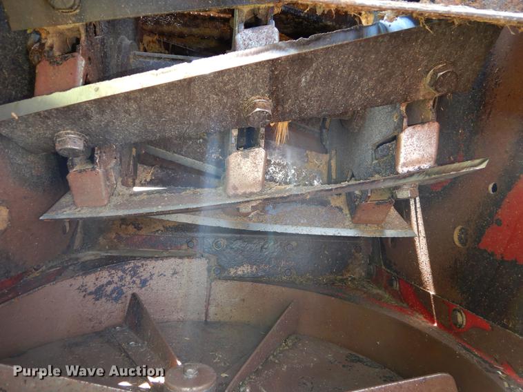 image for item DE1737 Gehl CB1060 forage harvester