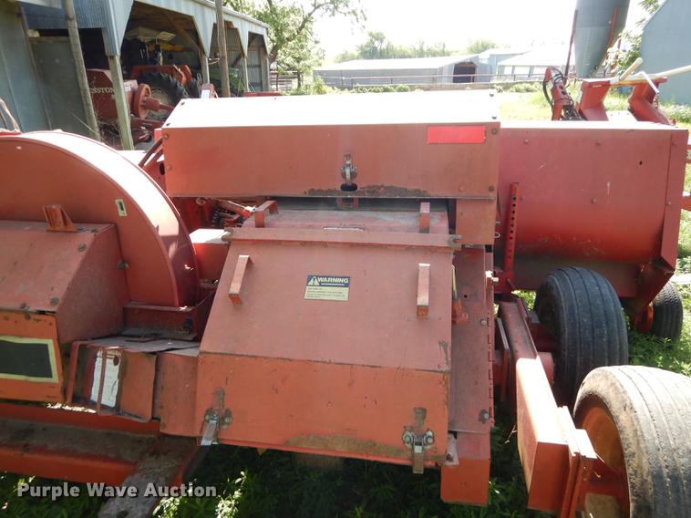 image for item DE1737 Gehl CB1060 forage harvester