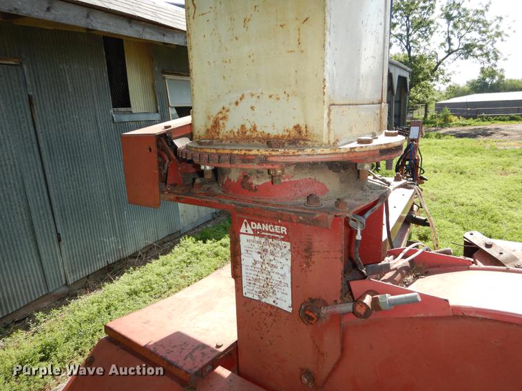 image for item DE1737 Gehl CB1060 forage harvester