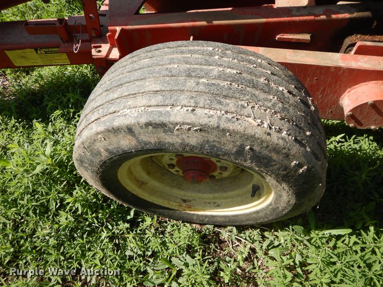 image for item DE1737 Gehl CB1060 forage harvester