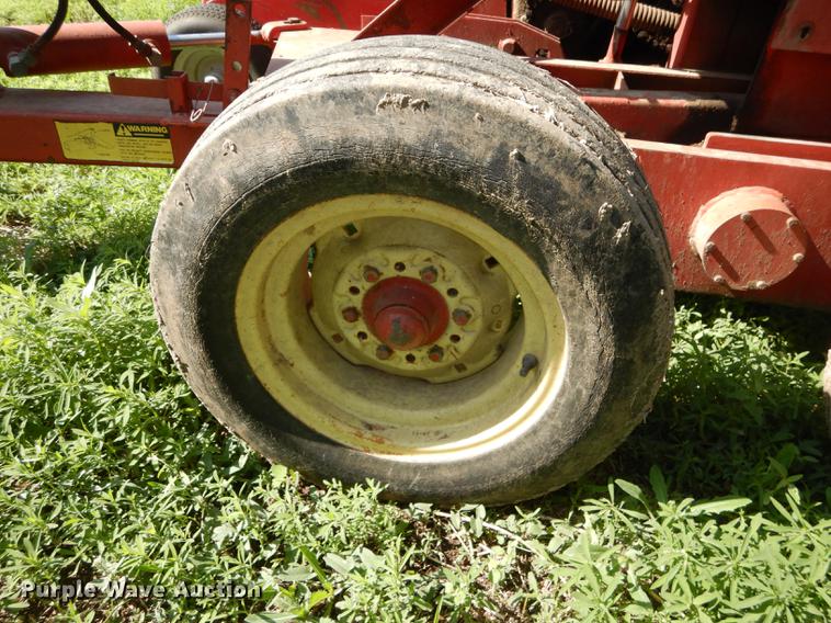 image for item DE1737 Gehl CB1060 forage harvester