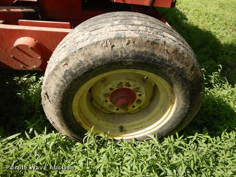 image for item DE1737 Gehl CB1060 forage harvester