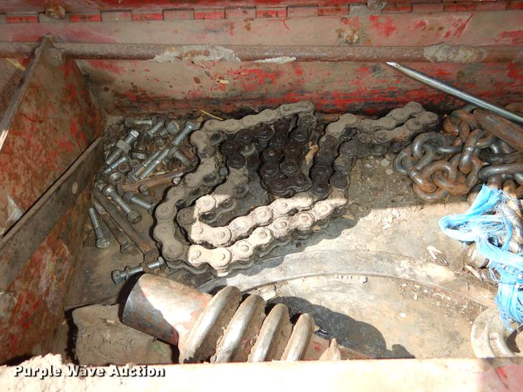 image for item DE1737 Gehl CB1060 forage harvester