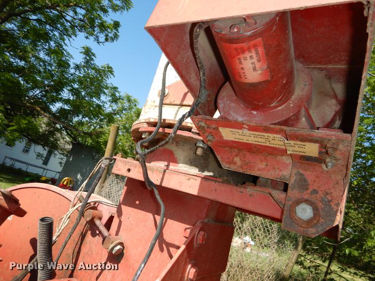 image for item DE1737 Gehl CB1060 forage harvester