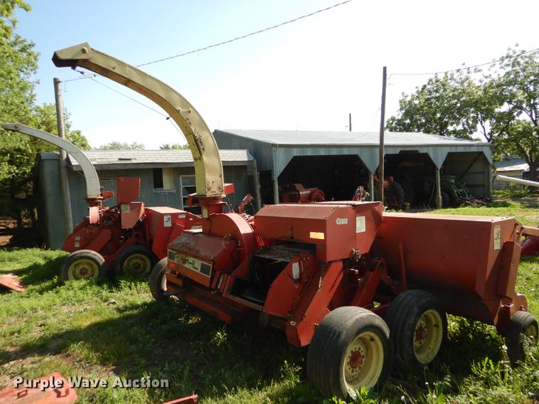 image for item DE1738 Gehl 1060 forage harvester