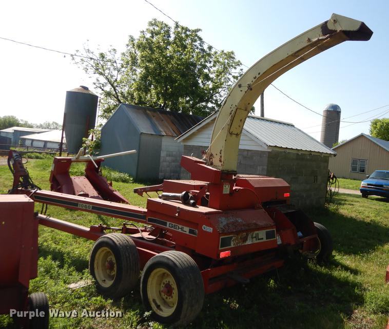 image for item DE1738 Gehl 1060 forage harvester