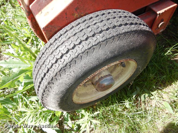 image for item DE1738 Gehl 1060 forage harvester