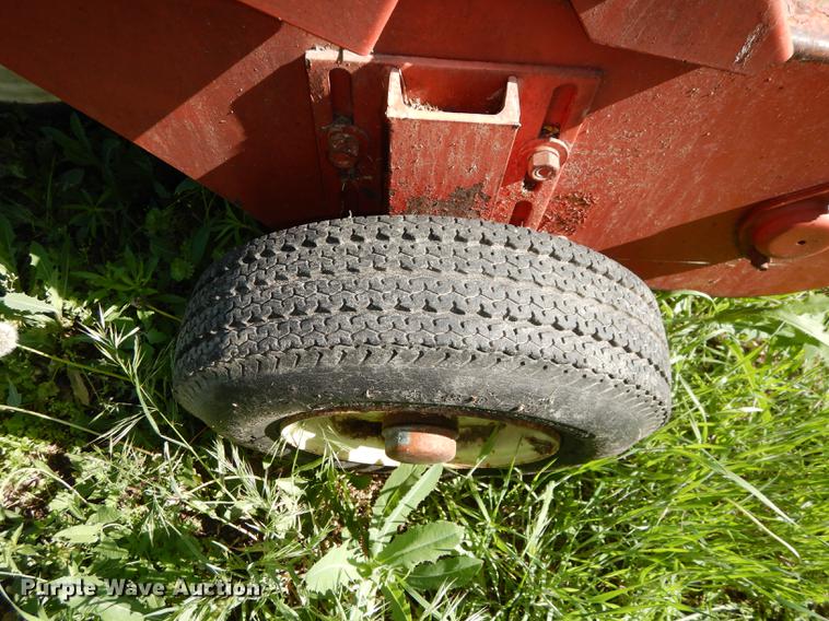 image for item DE1738 Gehl 1060 forage harvester