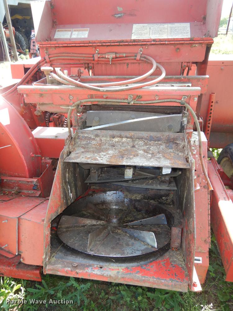 image for item DE1738 Gehl 1060 forage harvester