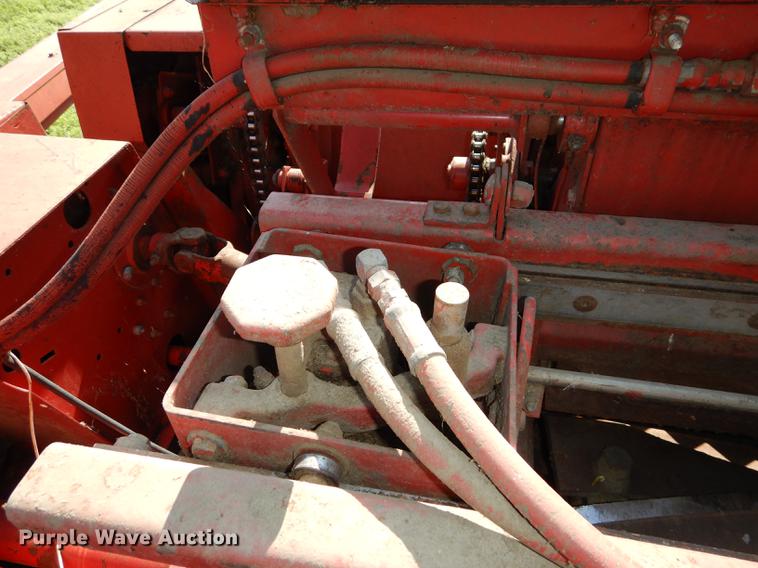 image for item DE1738 Gehl 1060 forage harvester