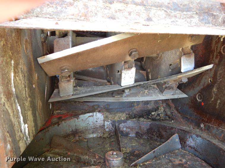 image for item DE1738 Gehl 1060 forage harvester