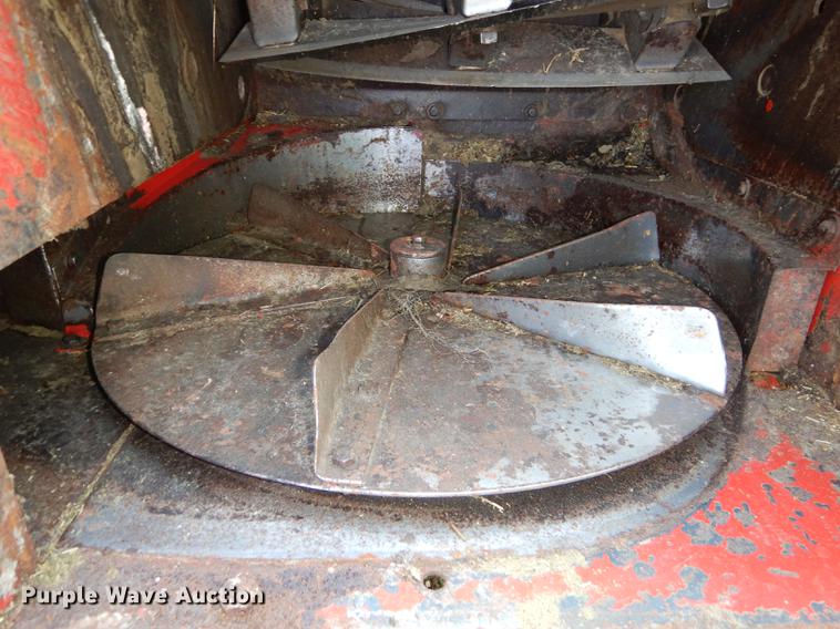 image for item DE1738 Gehl 1060 forage harvester