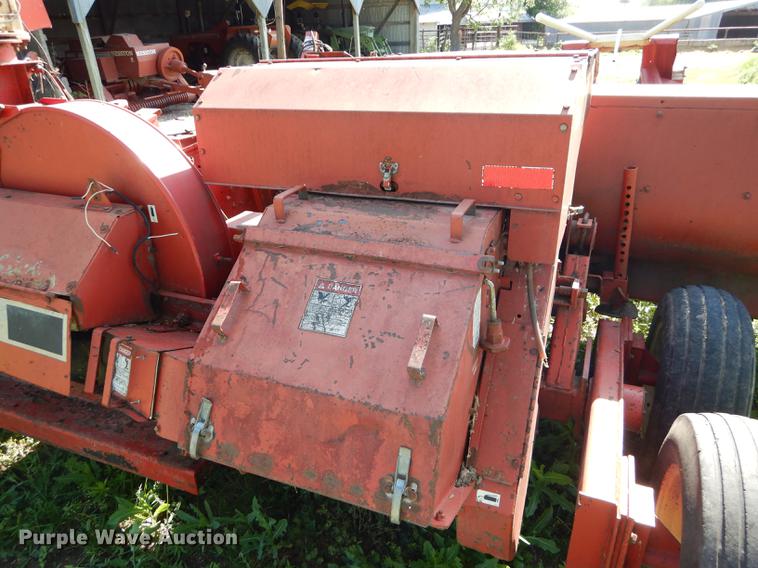 image for item DE1738 Gehl 1060 forage harvester