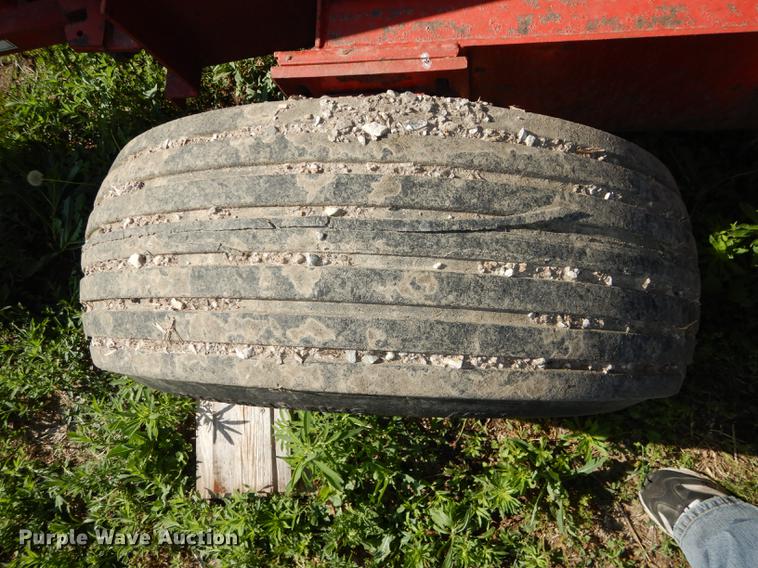 image for item DE1738 Gehl 1060 forage harvester