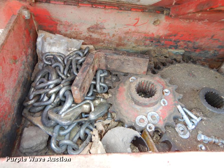 image for item DE1738 Gehl 1060 forage harvester